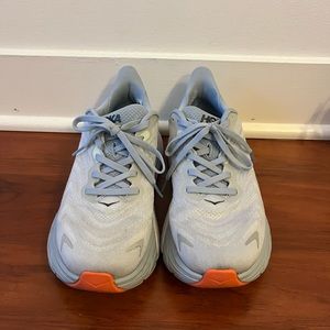 Arahi 6 Hoka. Size 8.5.